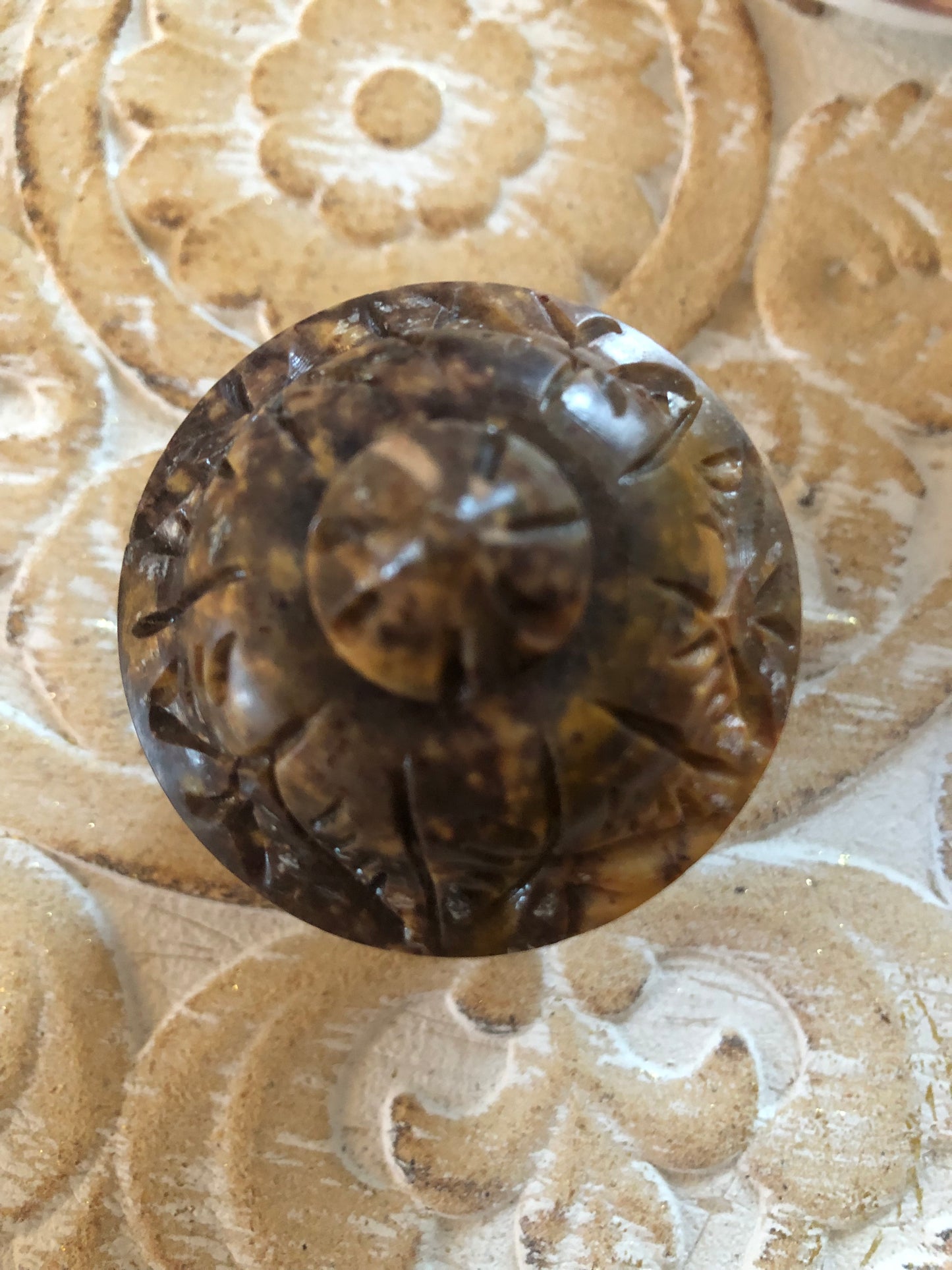 Petite Boîte Sculptée en Pierre - Artisanat Indien