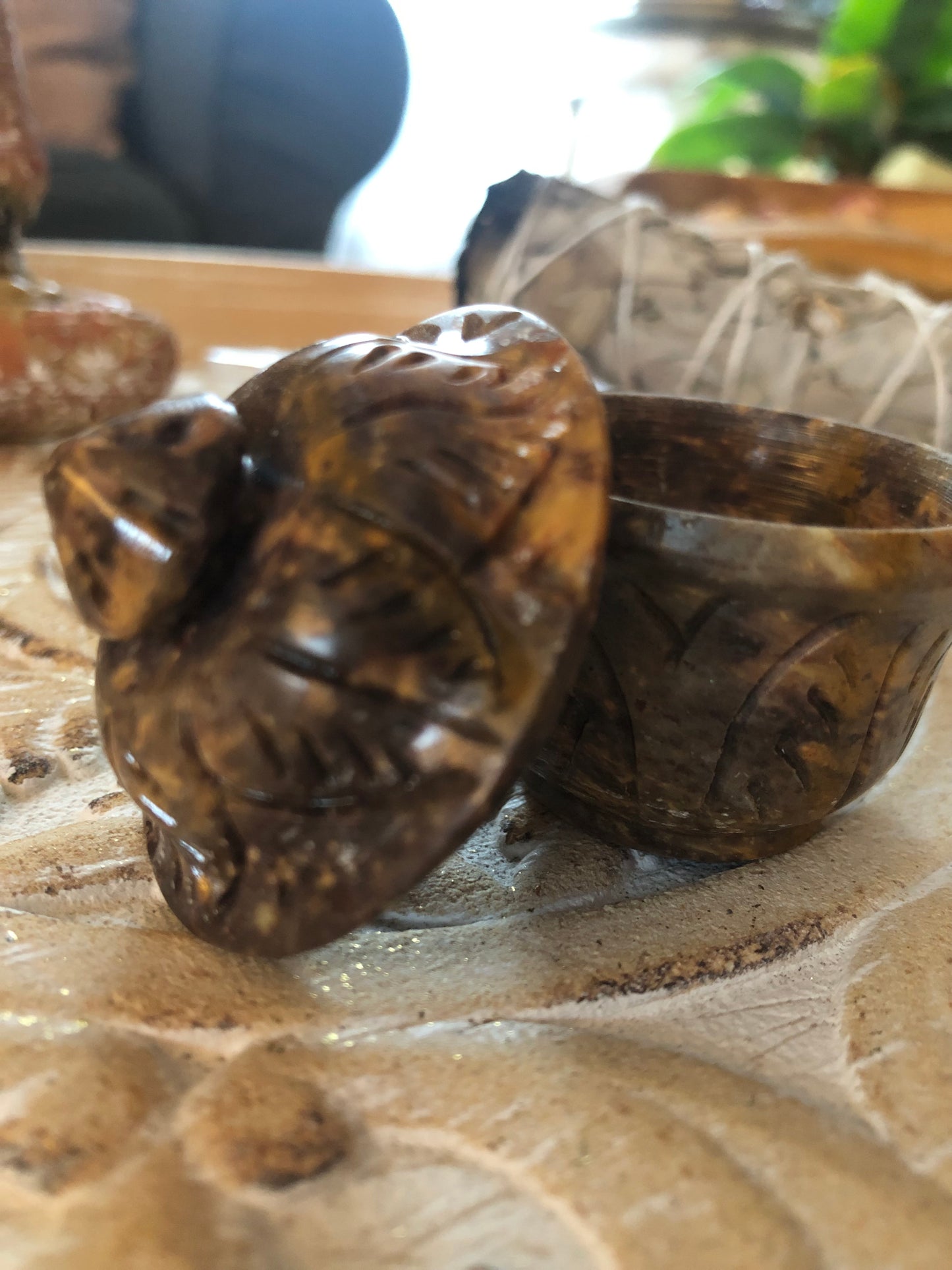 Petite Boîte Sculptée en Pierre - Artisanat Indien
