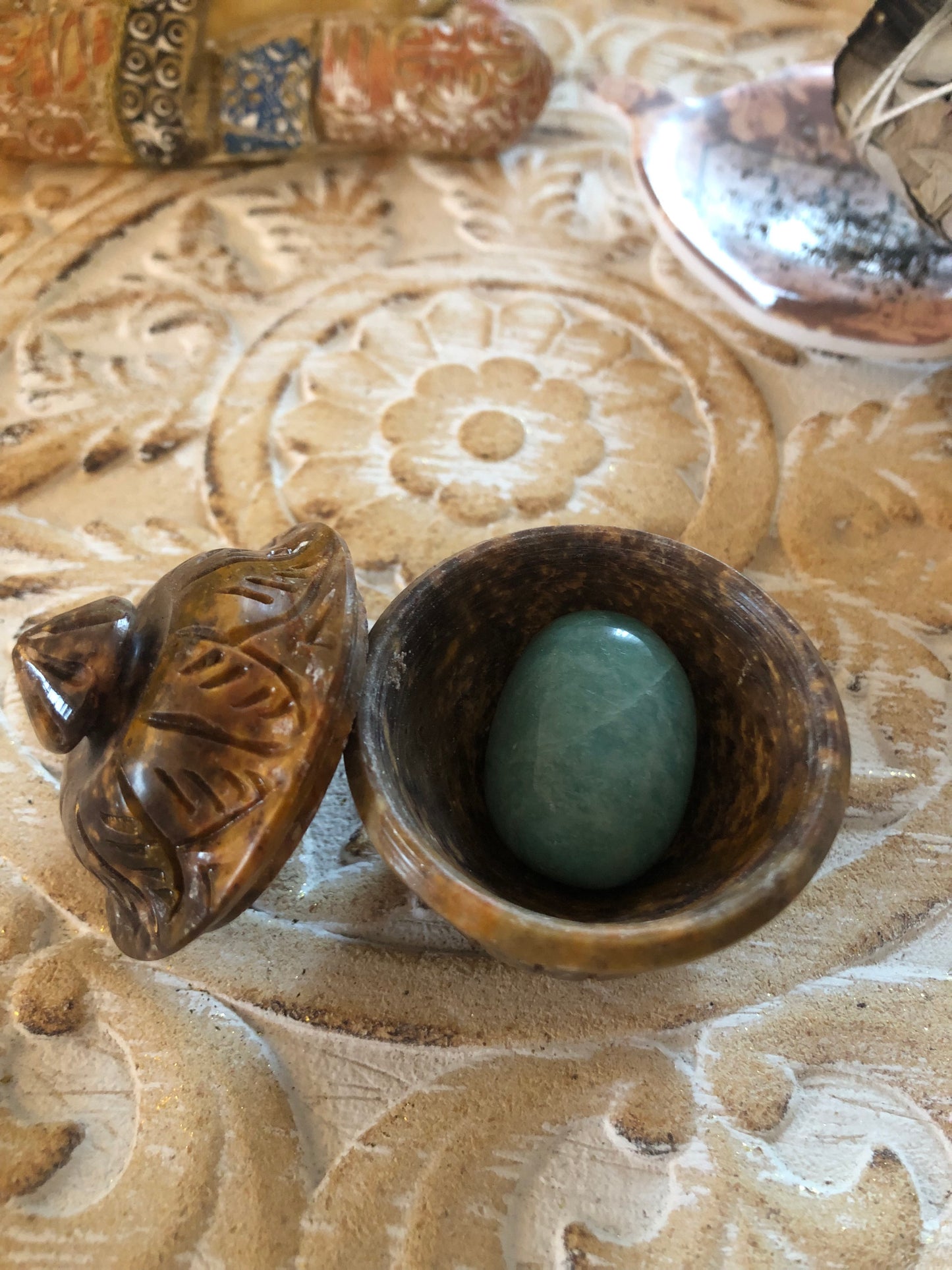 Petite Boîte Sculptée en Pierre - Artisanat Indien